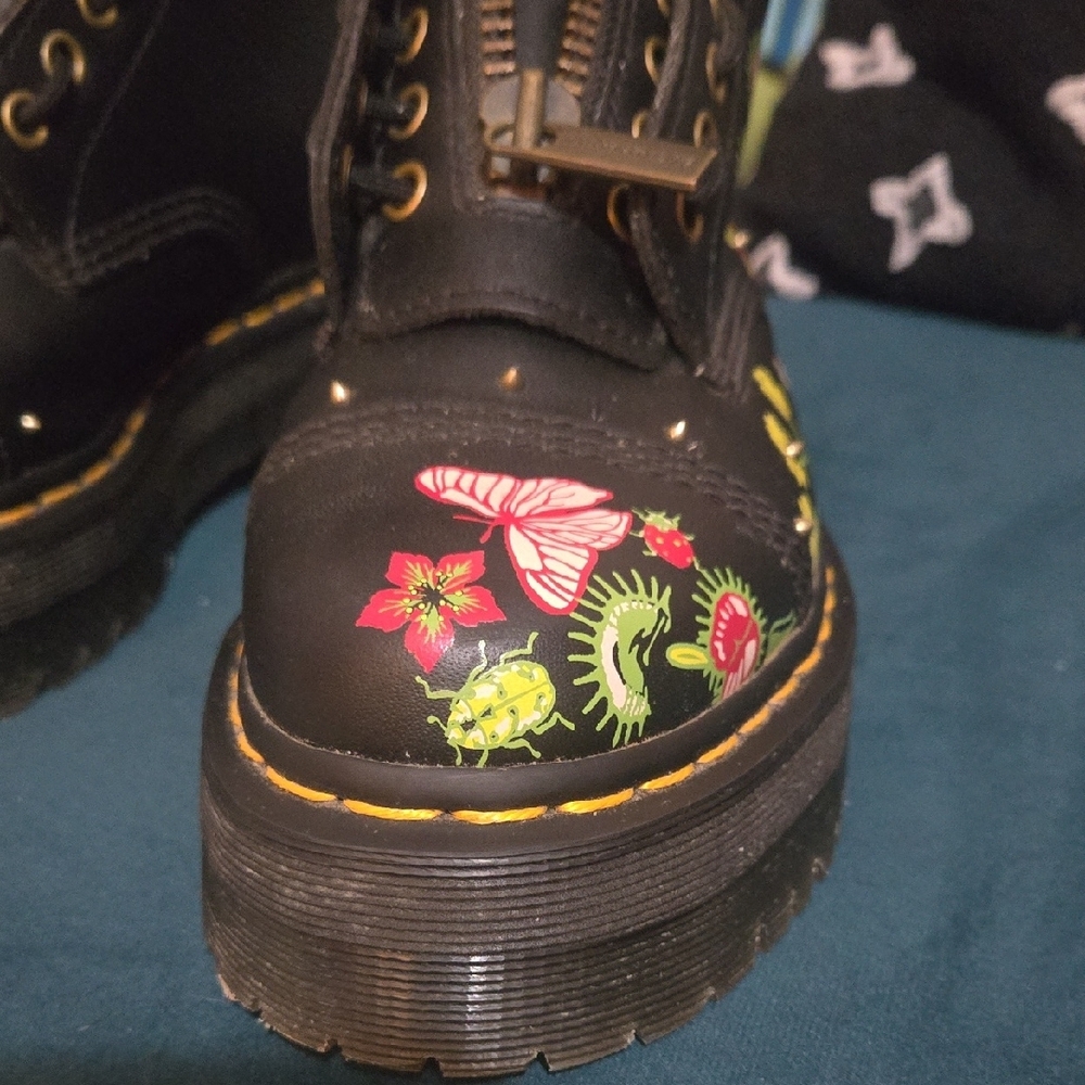 Sinclair Bloom Rare Dr. Martens - Picture 8 of 8